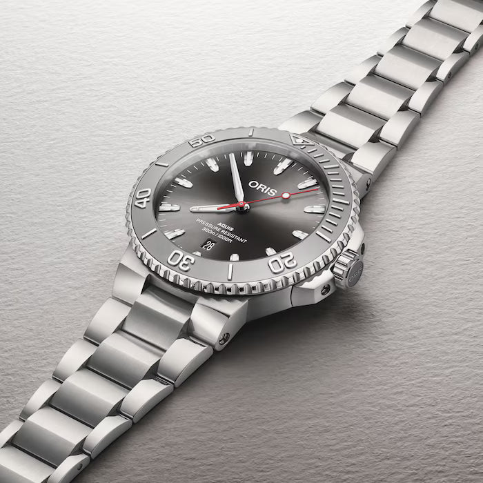 Ex Display Oris Aquis Date Relief 43.5mm Bracelet