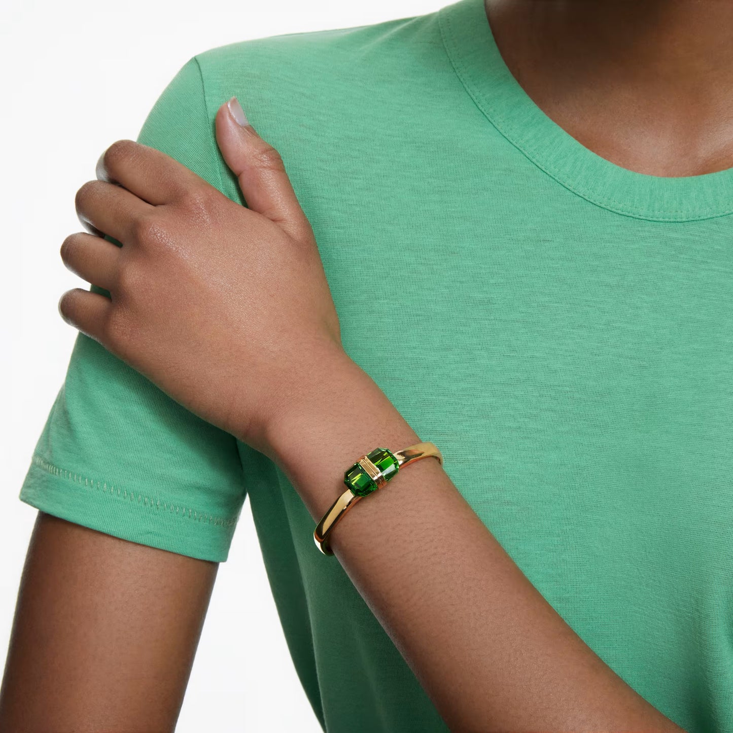 Lucent bangle, Magnetic, Green, Gold-tone finish M