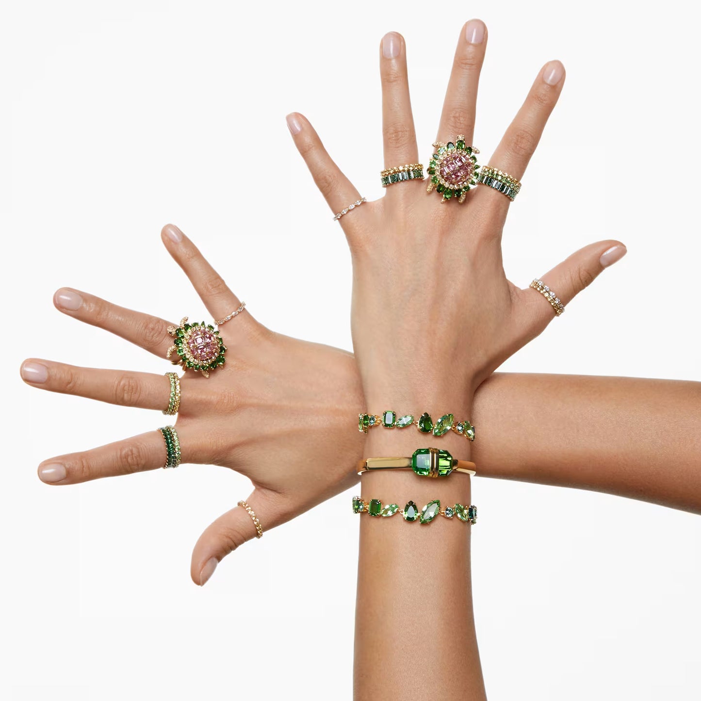Lucent bangle, Magnetic, Green, Gold-tone finish M