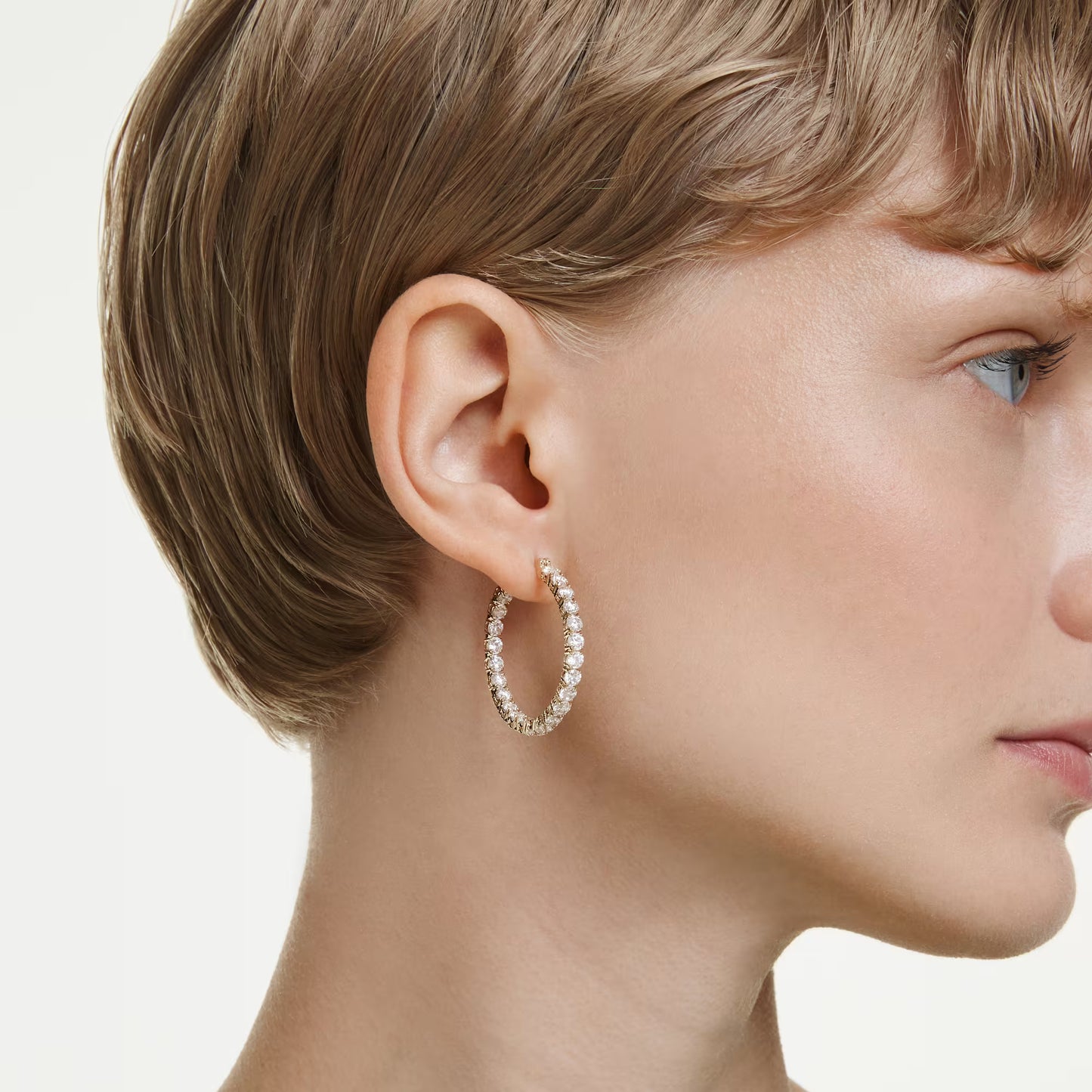 Matrix hoop earrings, Round cut, White, Gold-tone plated