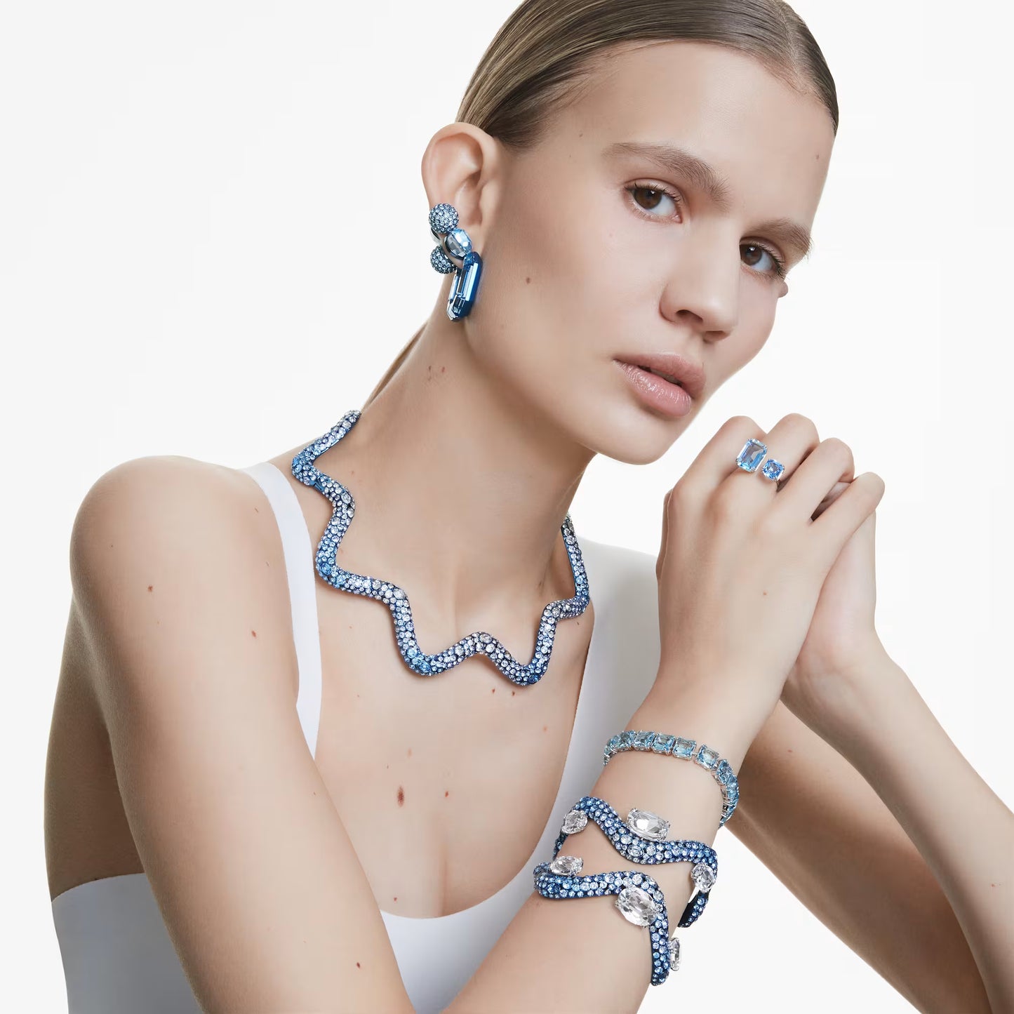 Millenia bracelet, Square cut crystals, Blue