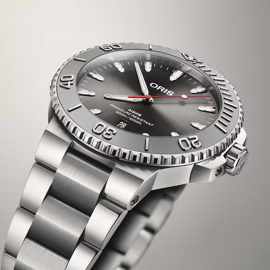 Ex Display Oris Aquis Date Relief 43.5mm Bracelet
