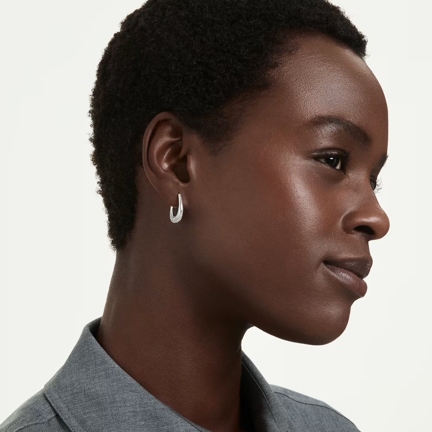 Classica hoop earrings, Round cut, Small, White, Sterling silver
