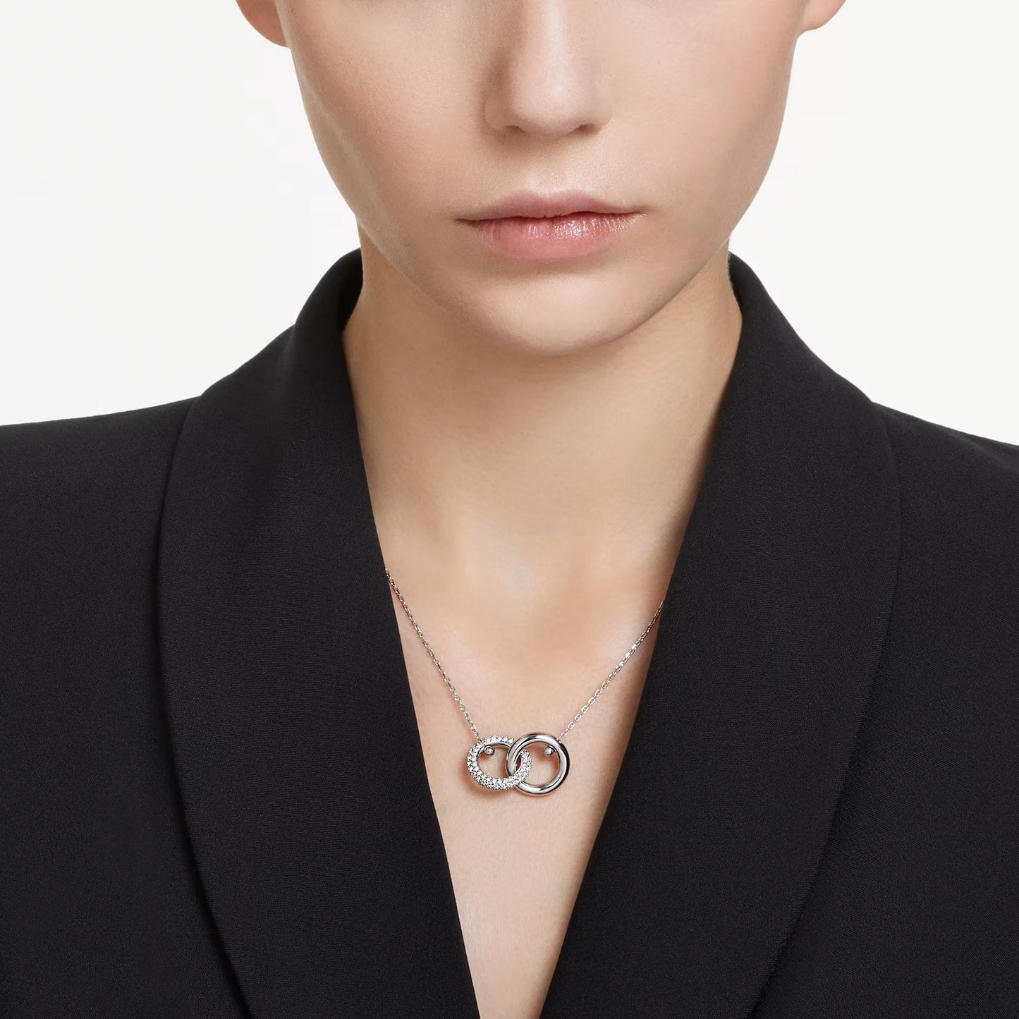 Dextera pendant, Interlocking loop, White, Rhodium