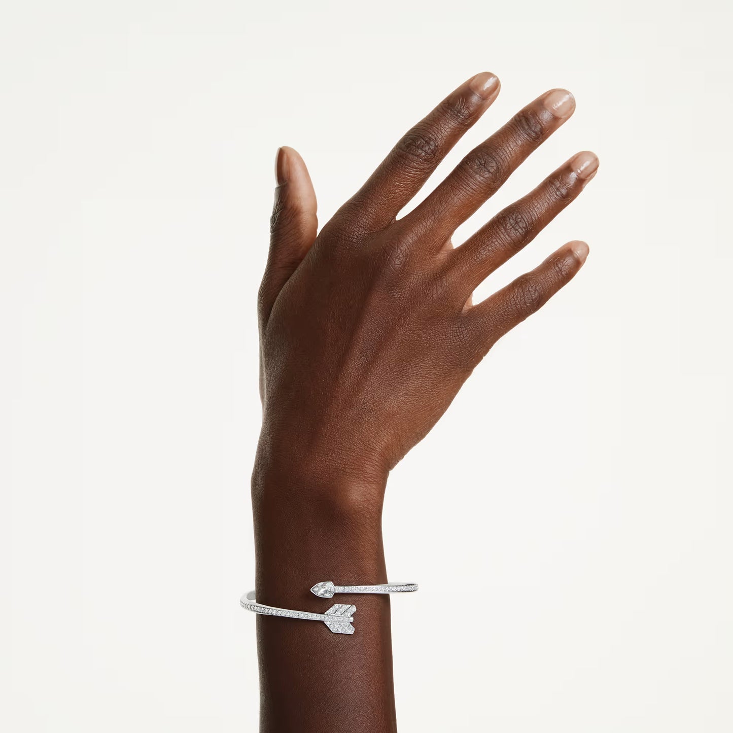 Idyllia bangle, Mixed cuts, Arrow, White, Rhodium plated, Medium