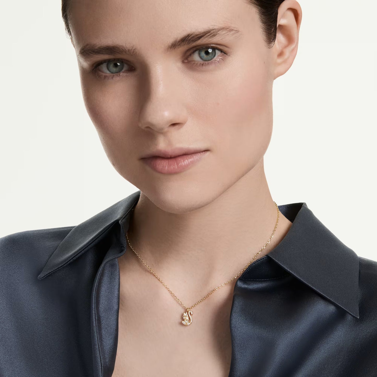 Swan pendant Mixed cuts, Swan, White, 18K gold finish