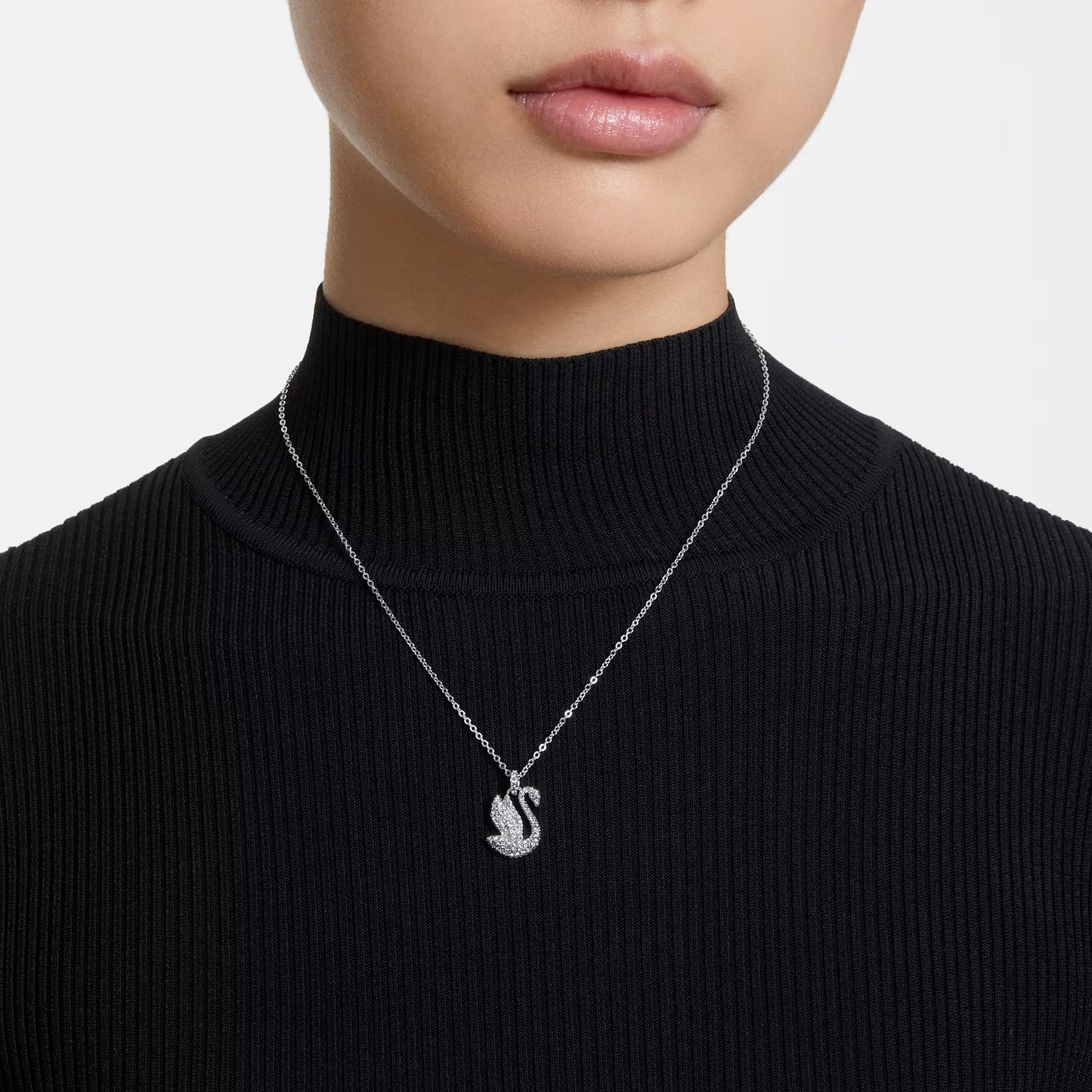 Swan pendant, Swan, Medium, White, Rhodium plated